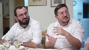 מנדי וביתאן מכינים חמין