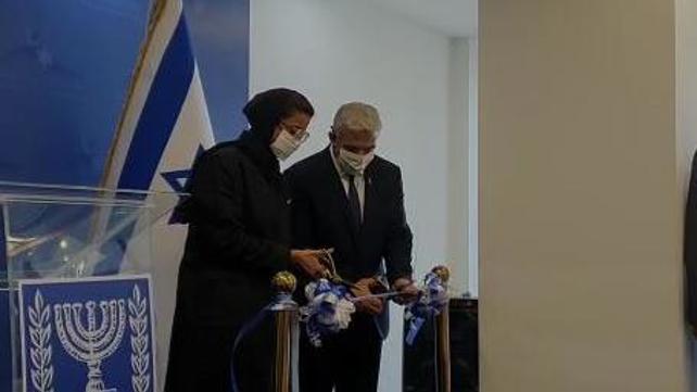 לפיד חונך את השגרירות באבו דאבי  