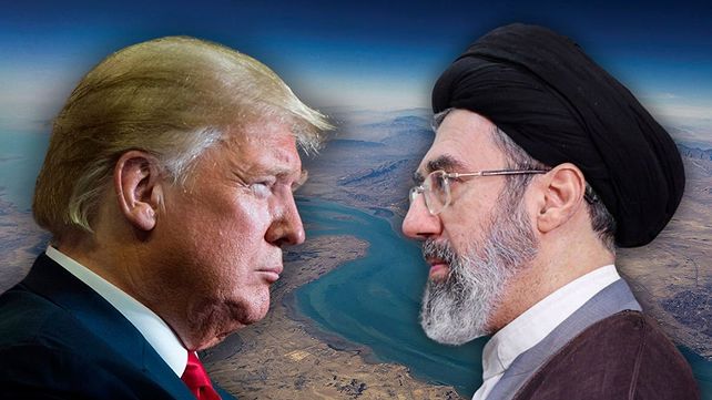 מוג'תבא חמינאי ודונלד טראמפ, ברקע: מצר הורמוז