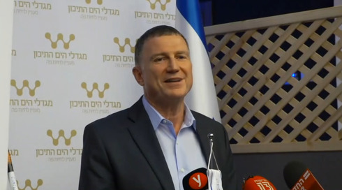 שומר החיילים או מורד פוליטי? מי אתה יולי אדלשטיין?
