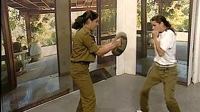 מדריכות קרב מגע בצה''ל