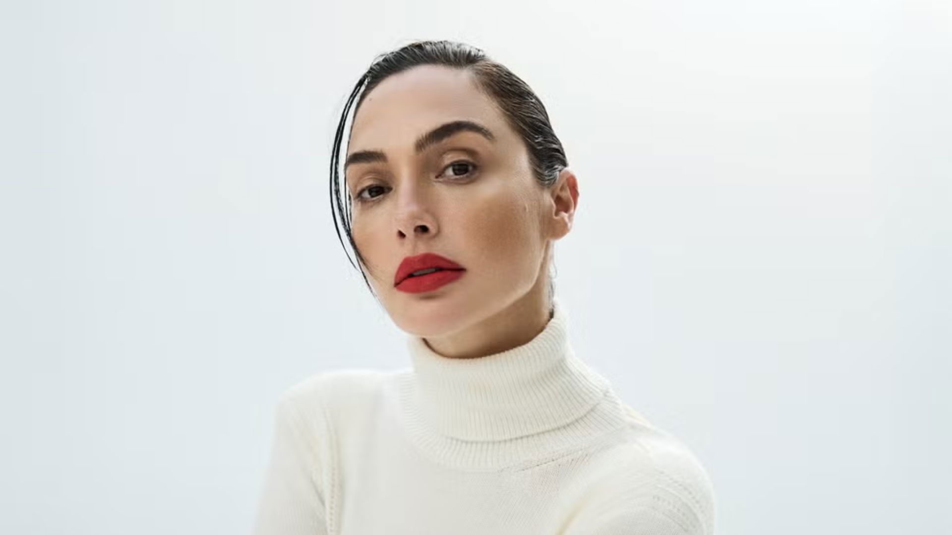 גל גדות למגזין Harper's BAZAAR