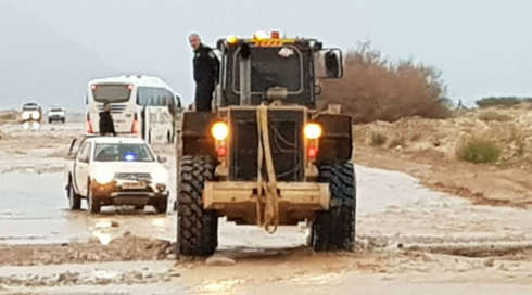 שבת סוערת: אוטובוס חולץ מאיזור עין גדי
