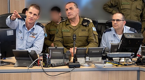 הרמטכל ומפקד חיל האוויר בבור בקריה