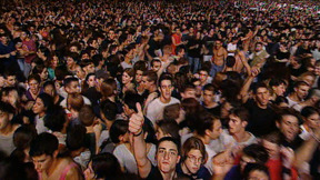 כתבה על החזרה לאסון בפסטיבל ערד בתכנית מבט, 2003