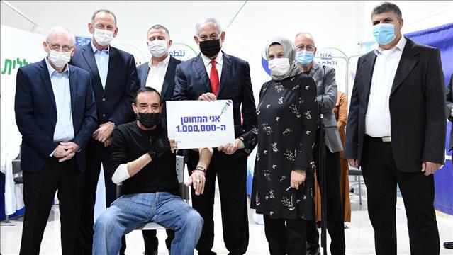 נתניהו עם המתחסן המיליון 