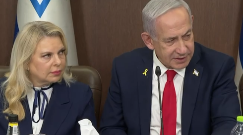 נתניהו במפגש משיאי המשואות: "יש עד 24 חטופים חיים"; רעייתו שרה לחשה: "פחות"