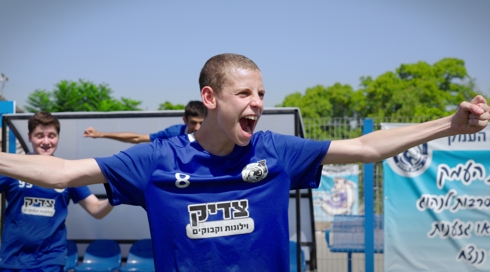 שלי הכובשת מונגש לכבדי ראייה | פרק 11 - בלי גלגלי עזר