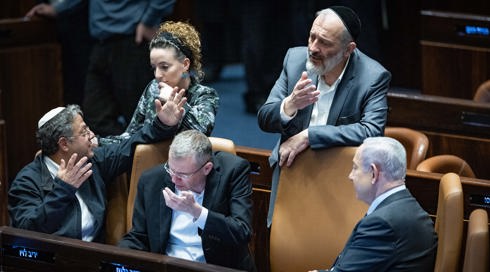 הדרישה של אריה דרעי והבריחה של ח"כים מהליכוד