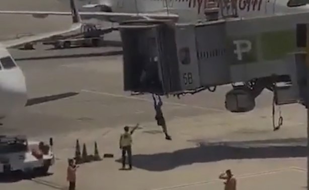 ישראלים איחרו את הטיסה וניסו לעלות בכוח למטוס באיסטנבול
