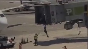 ישראלים איחרו את הטיסה וניסו לעלות בכוח למטוס באיסטנבול