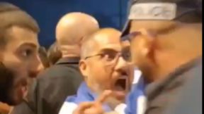 מפגינים ברעננה נגד טקס יום הזיכרון הישראלי-פלסטיני