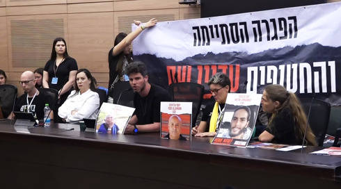 ח"כיות התעמתו עם משפחות חטופים ומחאות ברחובות: הכנסת חזרה מפגרה