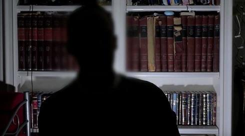 המתלונן נגד בכיר בעיריית אלעד: "הוא ניצל אותי כילד מתמודד"