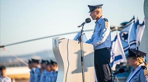 מפקד חיל האוויר נפגש עם הטייס שהושעה, סוכם על חזרתו לשירות אחרי שהבהיר את דבריו