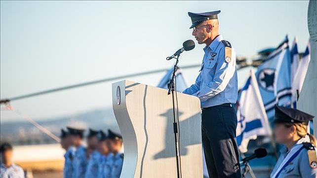 אל"מ גלעד פלד, טייס קרב שהושעה מתפקידו בשל תמיכתו במחאה