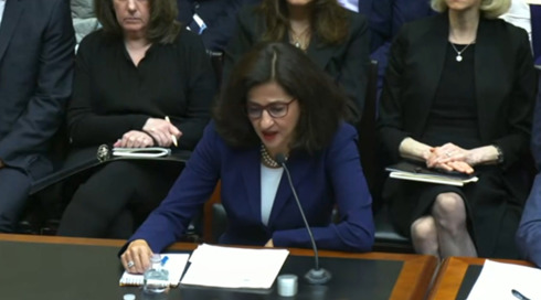 בתום שנה של אנטישמיות בקמפוסים ומחאות שיצאו משליטה: הנשיאה התפטרה