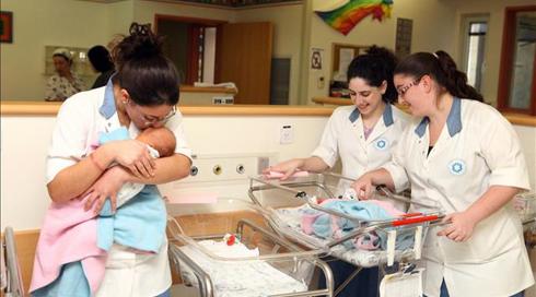 רה"מ ושר האוצר סיכמו: דמי הקיום למשרתי השירות הלאומי יועלו ב-50% החל משנת 2022