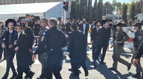 "לשכות גיוס - משרפות השמד": הפגנות חרדים ברחבי הארץ