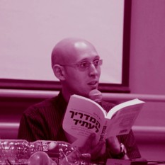 העתידן ד"ר רועי צזנה מקריא מספרו