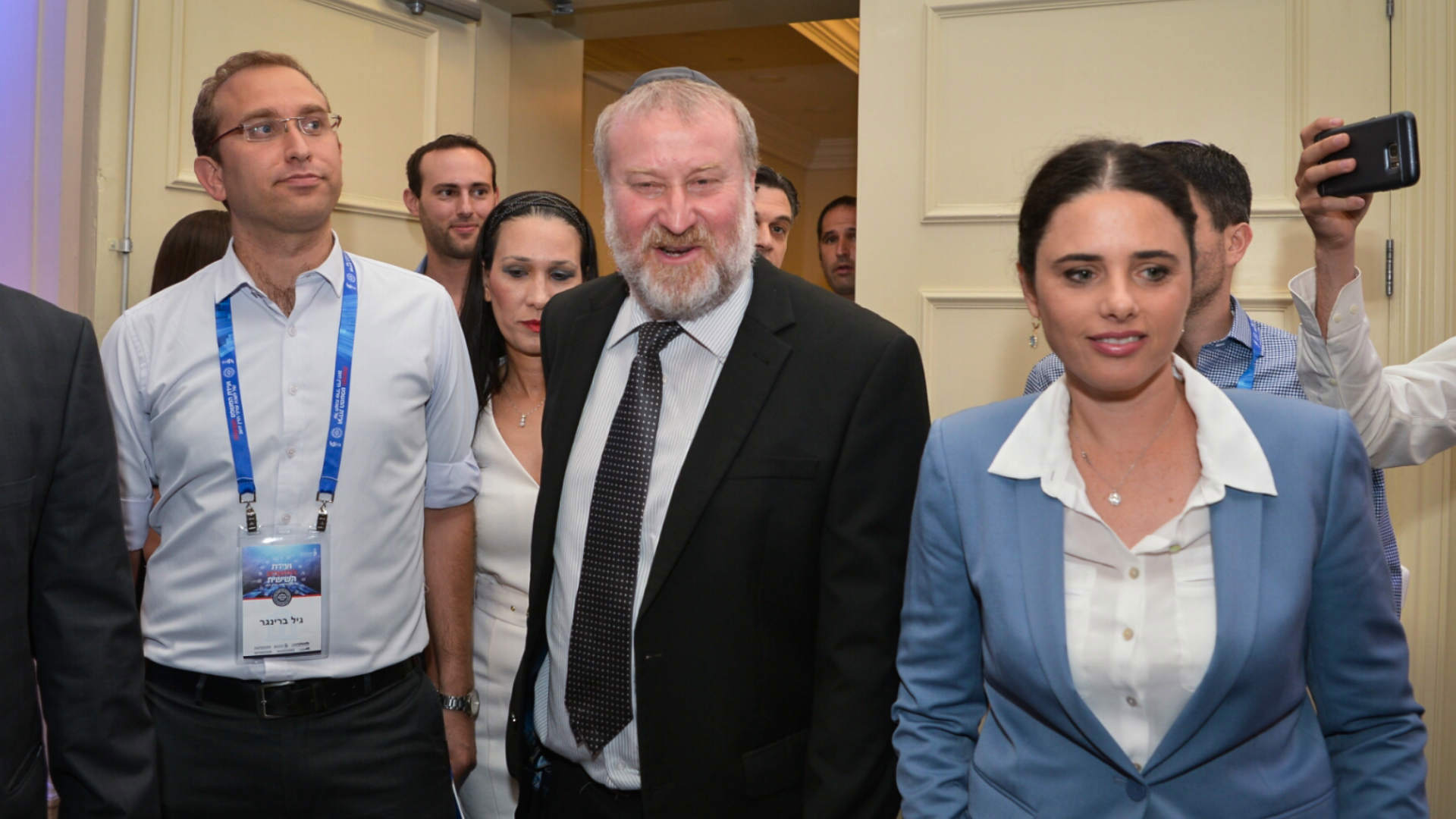 מנדלבליט ושקד