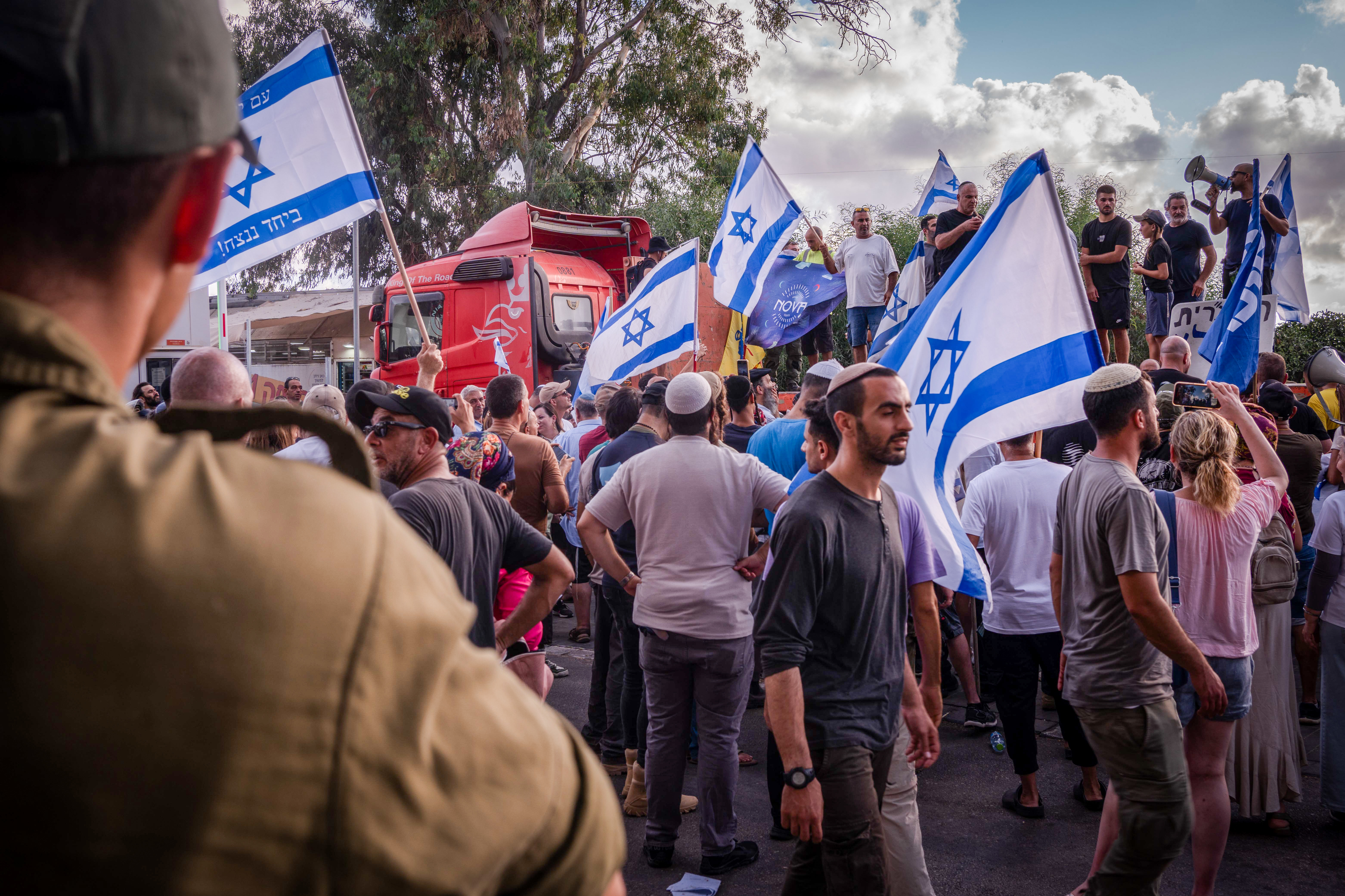 הפגנה מחוץ לבסיס בית ליד נגד מעצר חיילי מילואים החשודים בהתעללות בעציר, יולי 2024