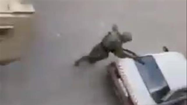 חייל שבר חלון בקלקיליה