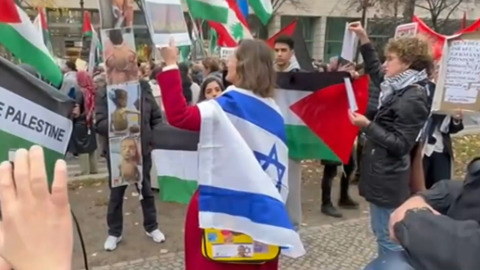 המפגינה הגרמניה שתומכת בישראל זכתה בפרס מהקהילה היהודית