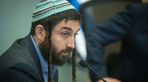 ועדת החינוך מקדמת: הפסקת שימוש בטקסטים מ"הארץ" בבחינות הבגרות