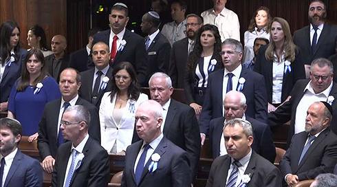 "הציבור לא בחר אותם": המתח בין הפוליטיקאים לפקידים הגיע לשיא