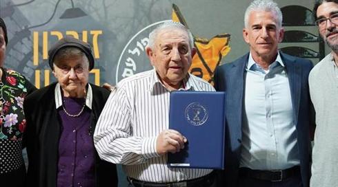 מהשואה אל הצללים: "זיכרון בסלון" במוסד
