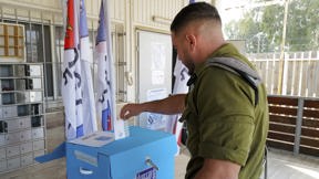 מיכאל גלעדי, פלאש 90