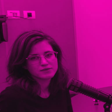 הולכות בשדה