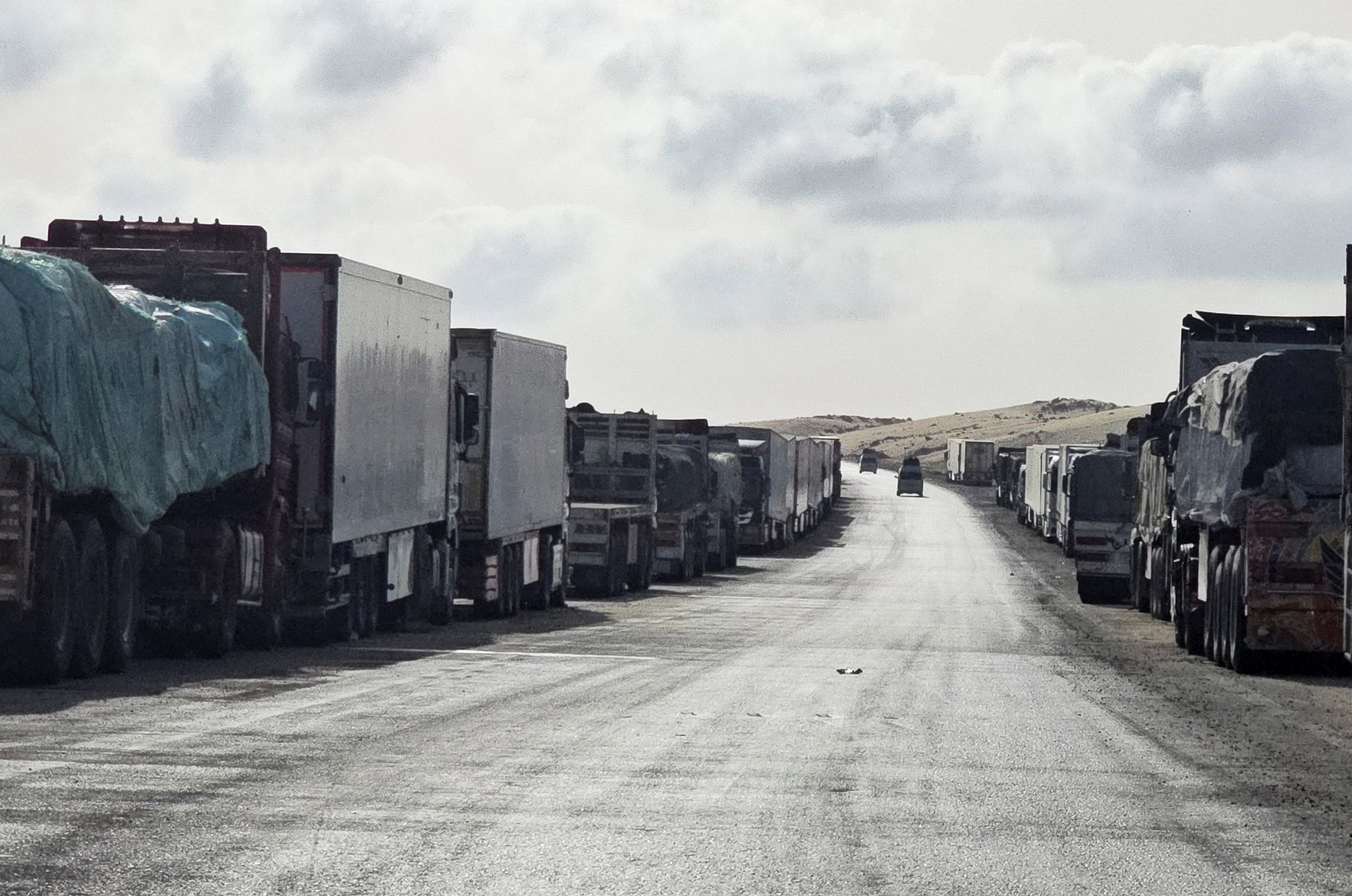 משאיות סיוע הומניטרי בדרכן לעזה, מאי 2025