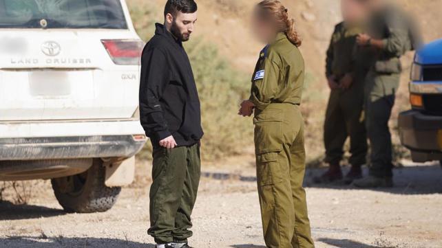 מתן אנגרסט בתמונה ראשונה לאחר שחרורו