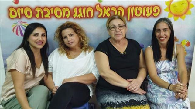 מימין לשמאל: המטפלת רחל חנוכייב, המטפלת סבטלנה שאולוב, המטפלת ניקי יסמאלוב ובעלת הגן אלה חנוכייב.