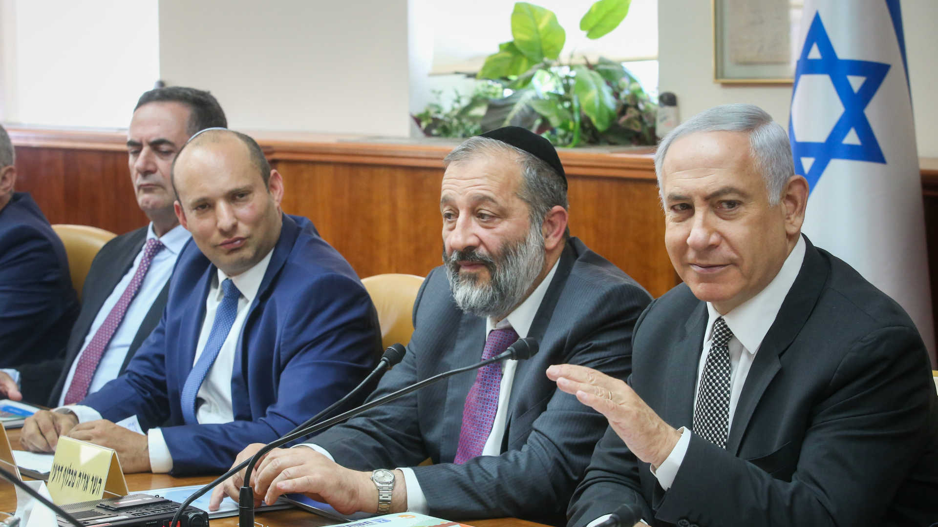 בנימין נתניהו, אריה דרעי ונפתלי בנט