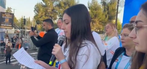 קרינה ארייב מזניקה את מרתון ירושלים