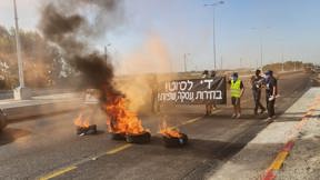 הבערת צמיגים בכביש ארבע סמוך לאבן יהודה