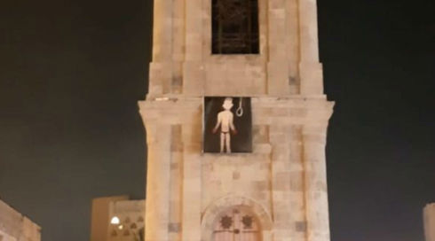 המשטרה חוקרת תליית תמונתו של מחבל לצד חבל תלייה ביפו