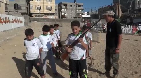 ירי בנשק והכשרת "שאהידים": כך חמאס מסליל ילדים לטרור