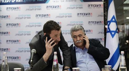 מקורבי שמולי תוקפים את פרץ: ישב בממשלת נתניהו