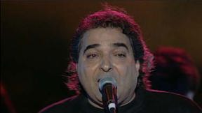 בועז שרעבי מבצע את "כשאת נוגעת בי". 4.10.1998