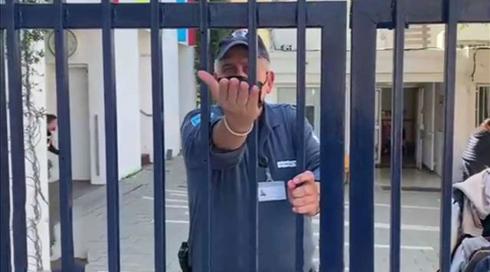 בזמן שהשכנים שלהם תקועים בבית: בית הספר לילדי הדיפלומטים פועל כרגיל