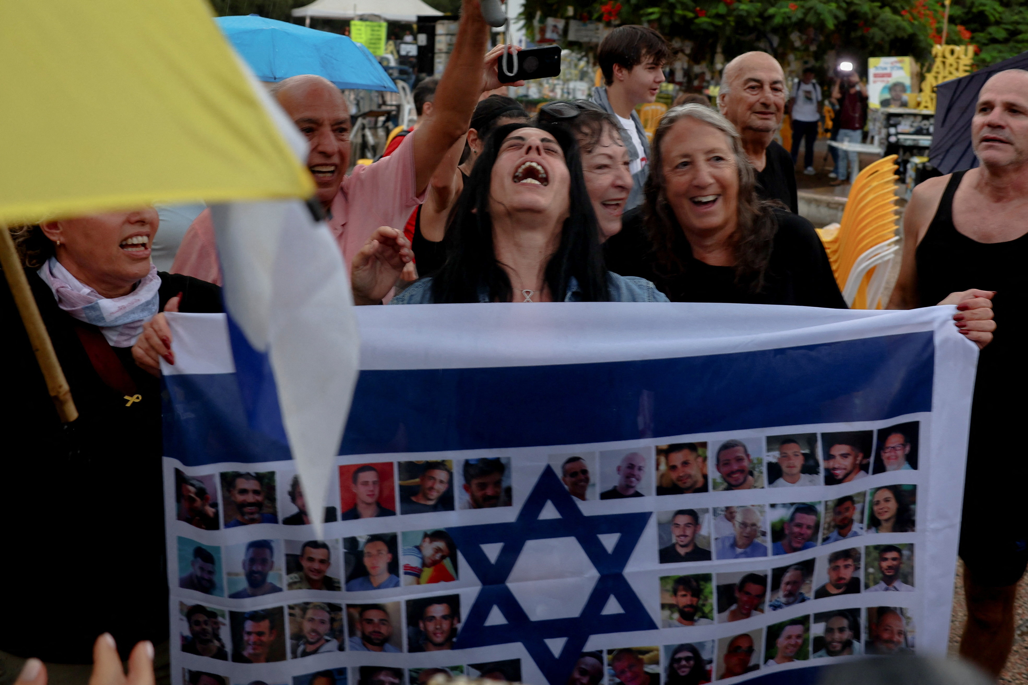 עינב צנגאוקר בכיכר החטופים, הבוקר