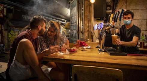 הממשלה בוחנת: הטלת סגר לילי בכל השבוע – "למנוע מהנוער להתקהל"