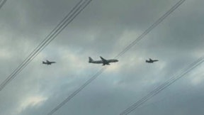 מטוסי קרב של חיל האוויר מלווים את טיסת החילוץ של פליי דובאי לקראת הנחיתה בנתב"ג, 30.09.26 