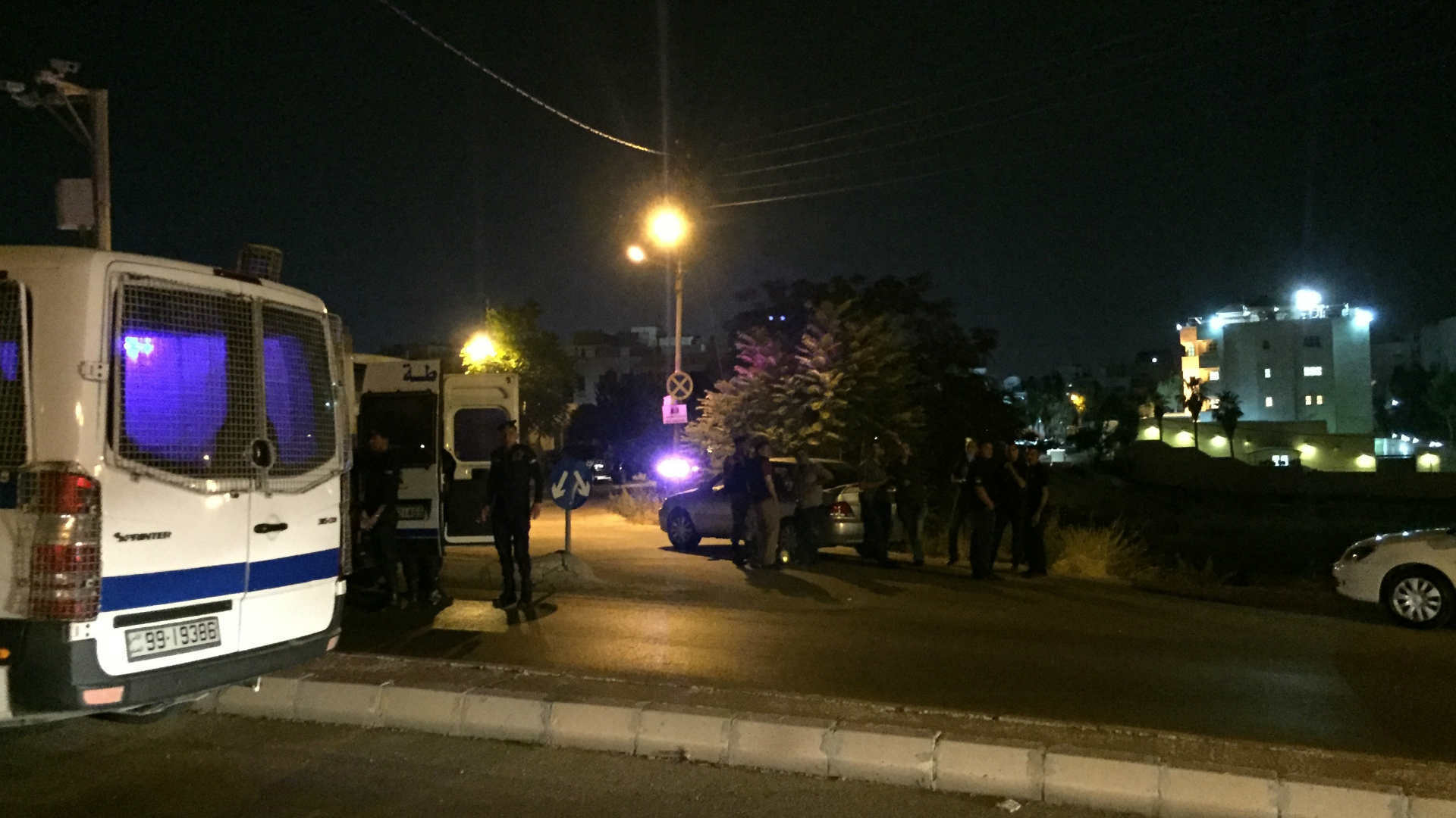 כוחות ביטחון ירדניים סמוך לשגרירות ישראל בעמאן לאח