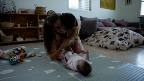 מה יהיה ב-1 בספטמבר? אין מטפלות, המחירים מזנקים - וההורים חסרי אונים