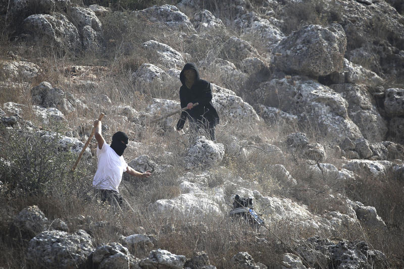 רעולי פנים תוקפים עיתונאים ליד ביתא, נובמבר 2025
